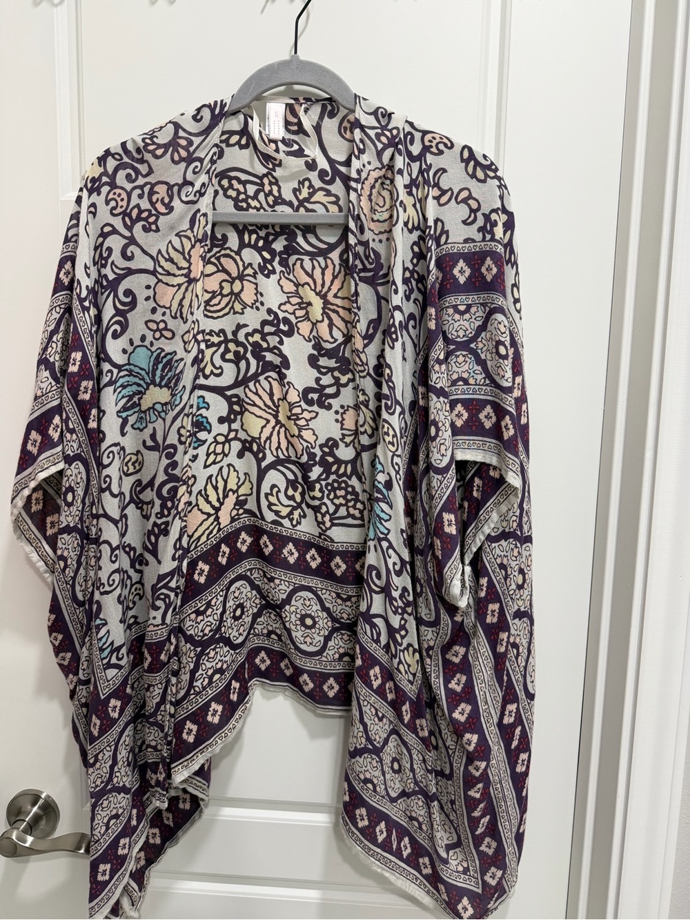 🦋 LC Lauren Conrad Purple and Cream Floral Print Kimono